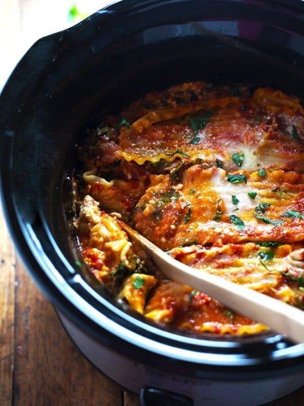 Super Easy Skinny Veggie Crockpot Lasagna - a handful of simple ingredients for a healthy family dinner. | https://body-changes.today